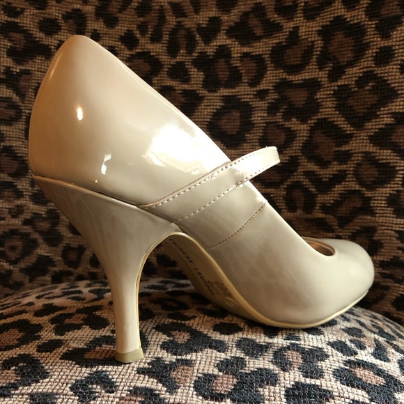 Chinese Laundry Next To Me Pumps - Size 9 - Picture 10 of 16